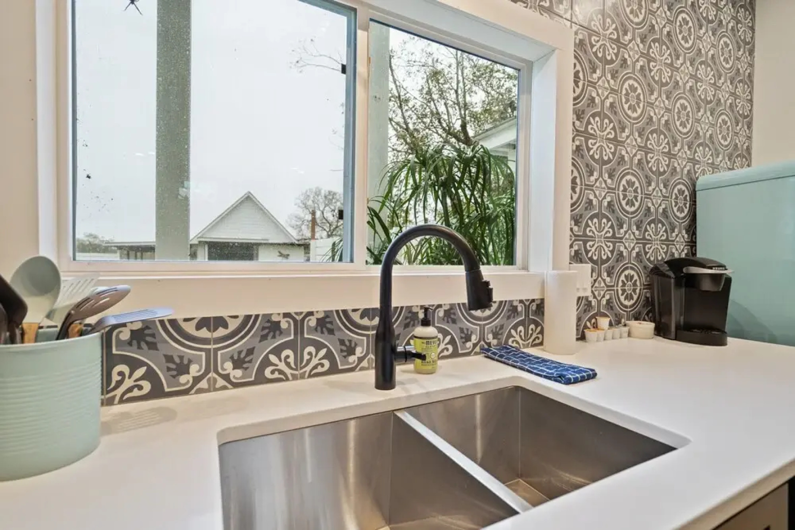 Luxury Home With Firepit Just 1mi to Arrowhead Vineyard