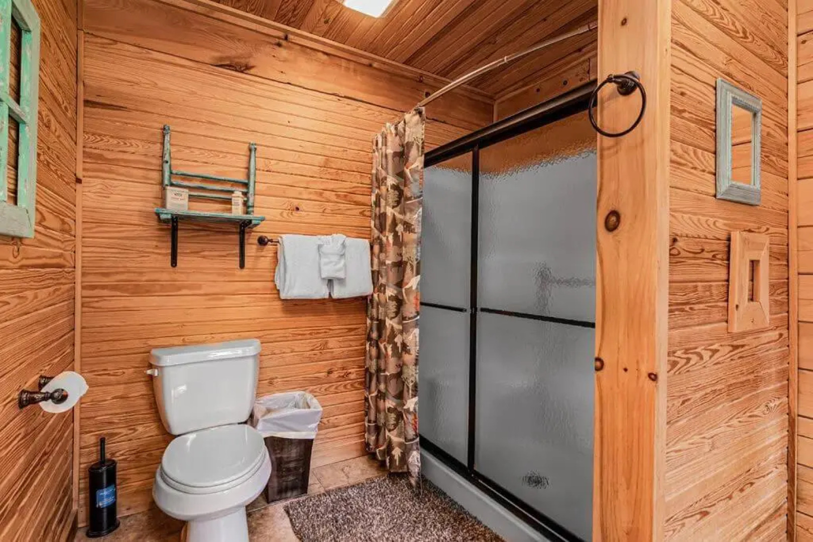 Luxury 2700 Sq Ft Log Cabin Private Hot Tub Game room Pool Table Best View