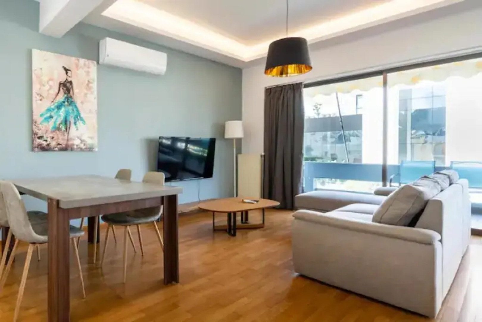 Βright Walled Designed Apt in Glyfada Center