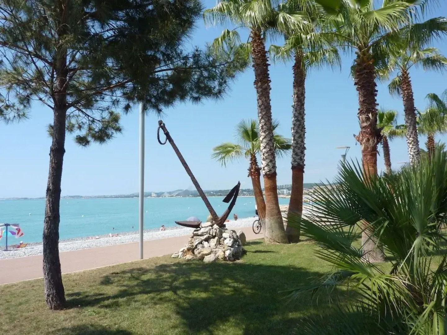 Spacious Villa in La Gaude With Swimming Pool