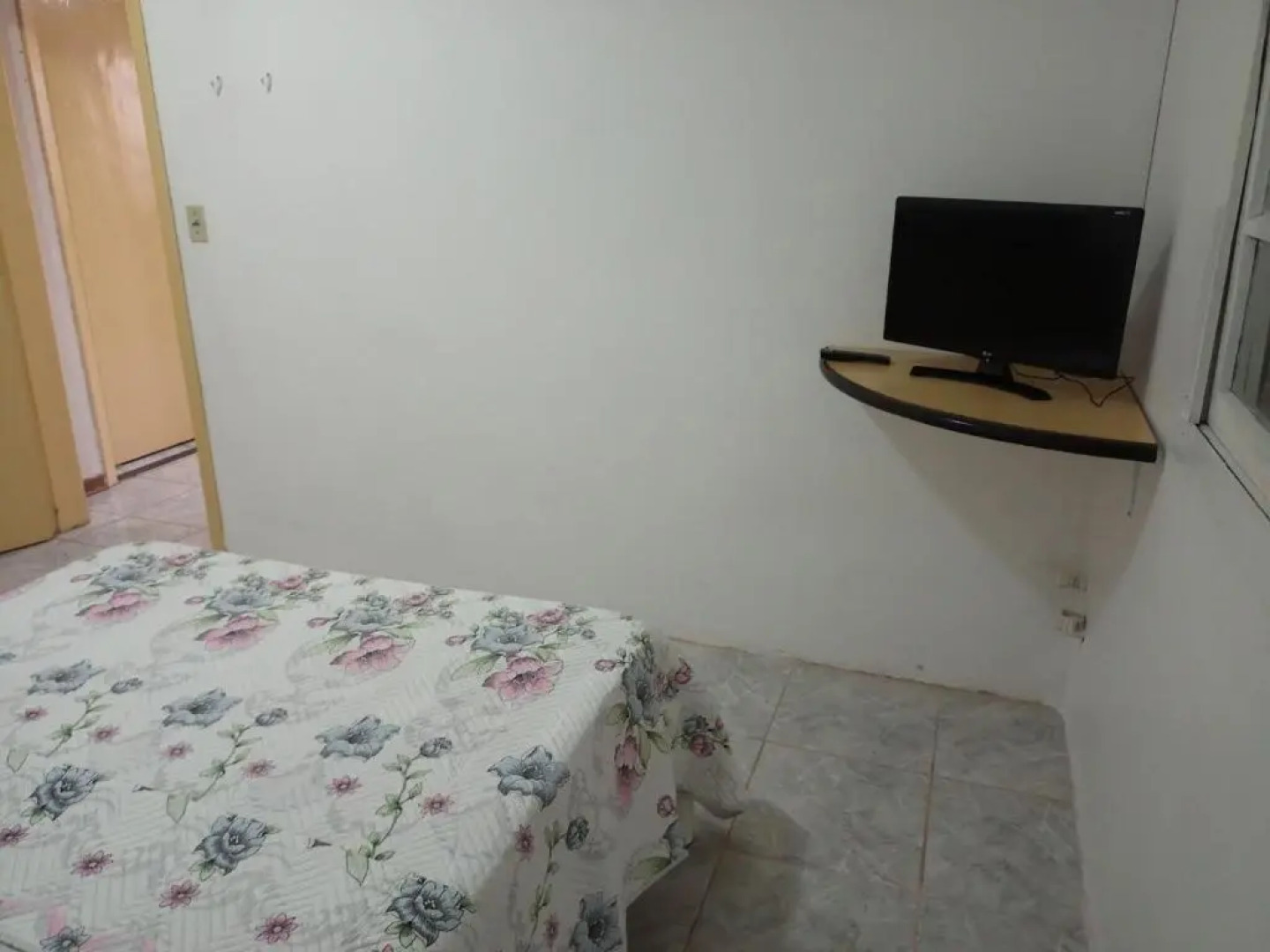 Apartamento com churrasqueira, ótima localização.