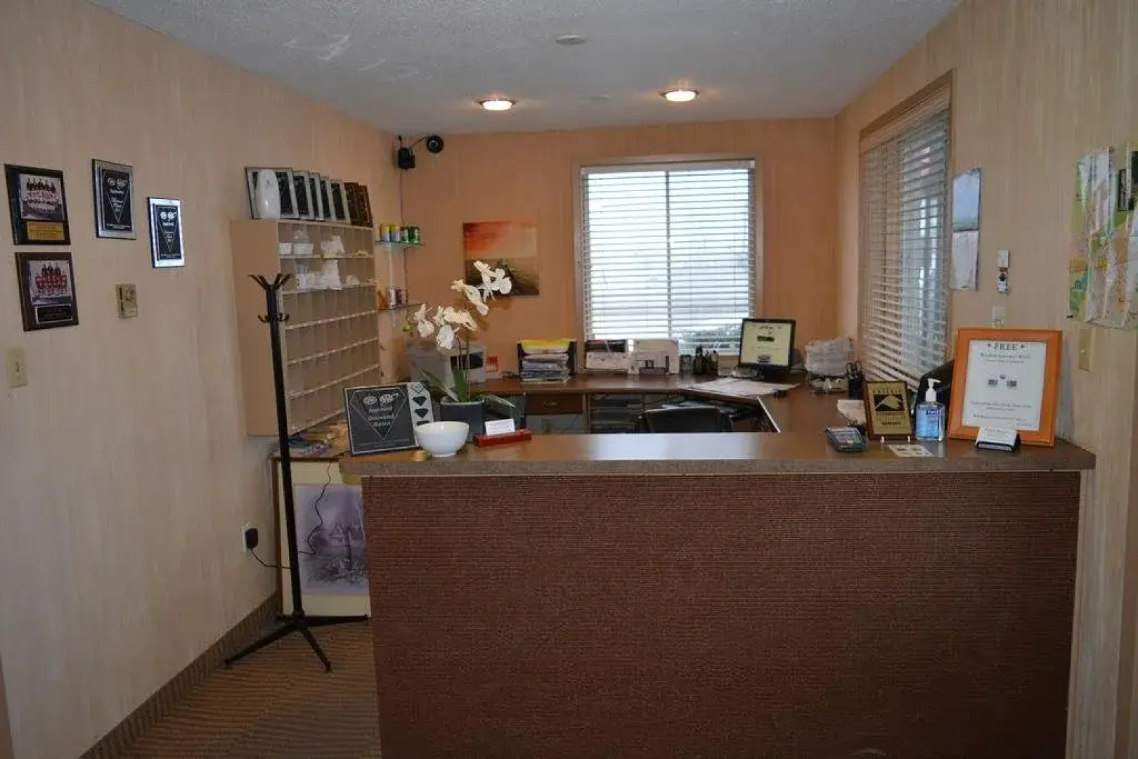 Strathroy Motor Inn
