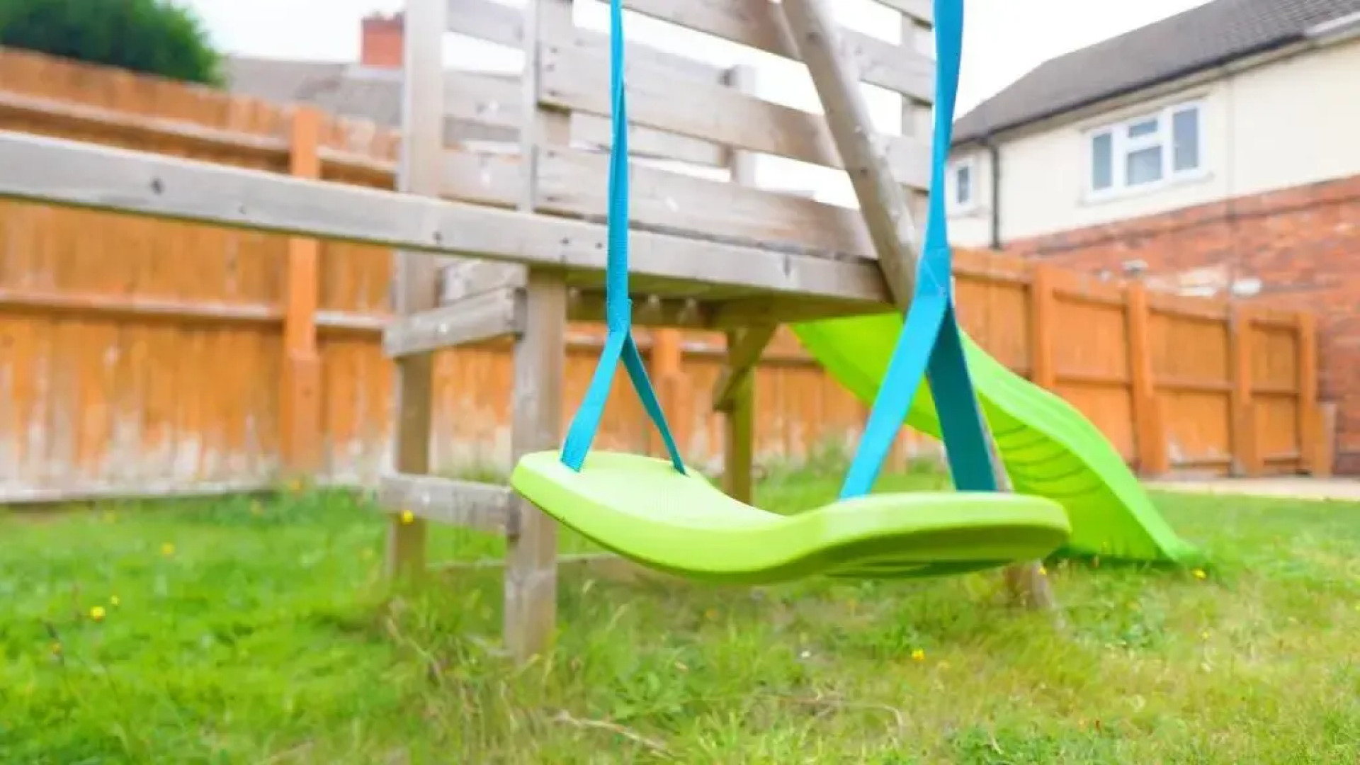 Spacious 3 bed house, great for FAMILIES and CONTRACTORS, sleeps 5 plus FREE Parking - Triumph Serviced Accommodation Wolverhampton