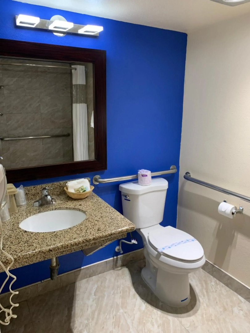 California Inn and Suites Bakersfield