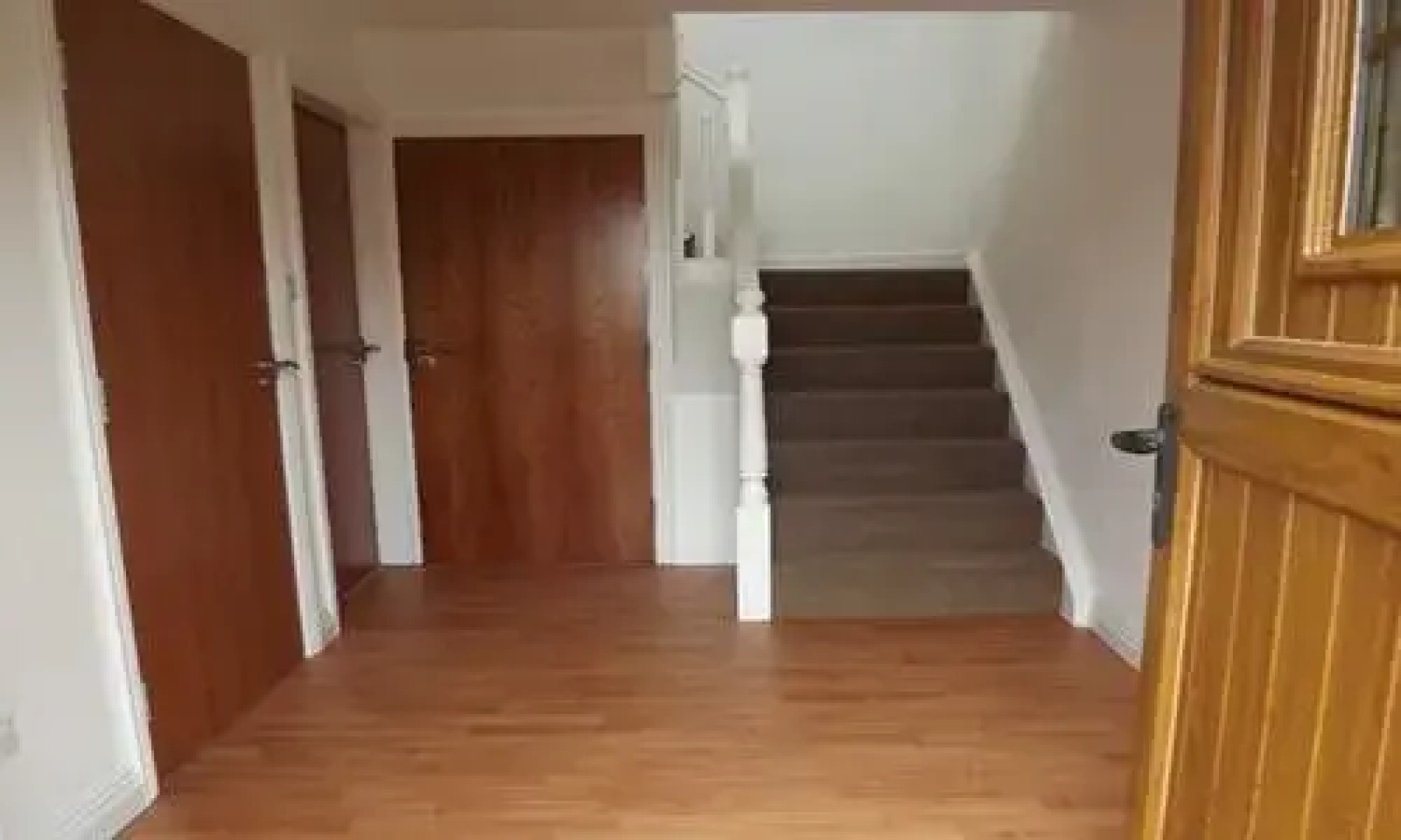 Hookless Holiday Homes