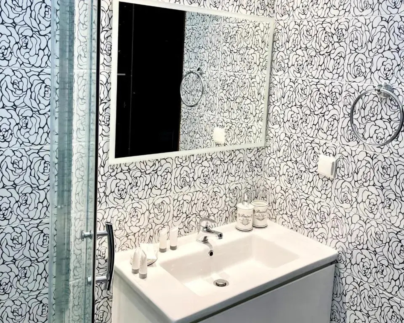 White House Kokas Luxury Apartments