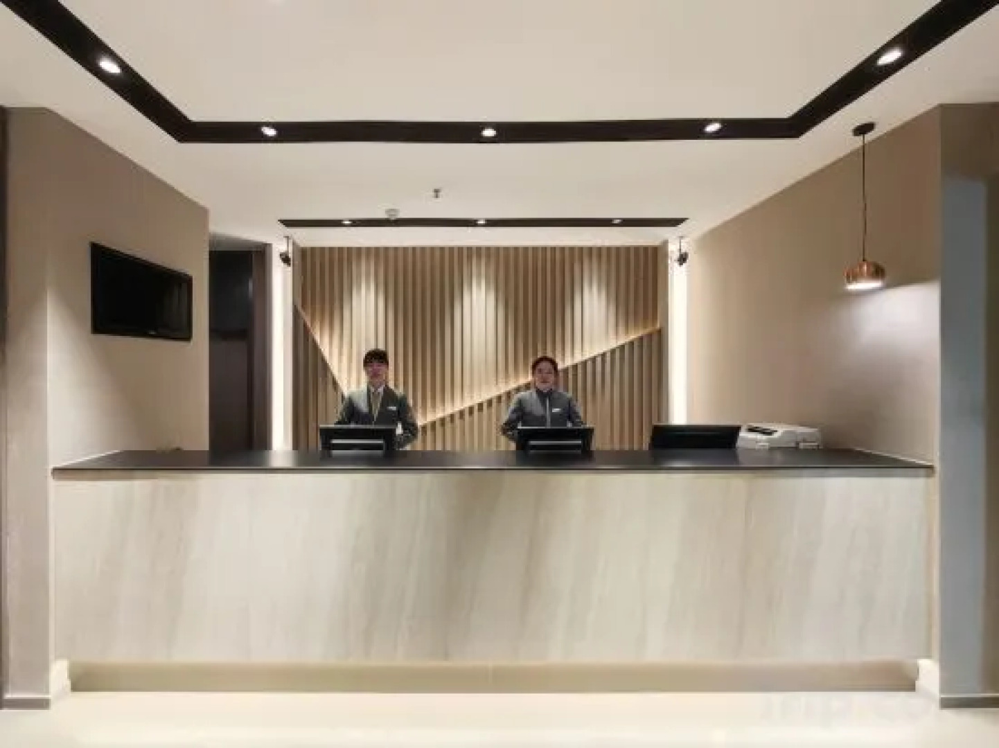 Homeinn Hotel (Jixi Jinlong Building Railway Station Wanda Plaza)