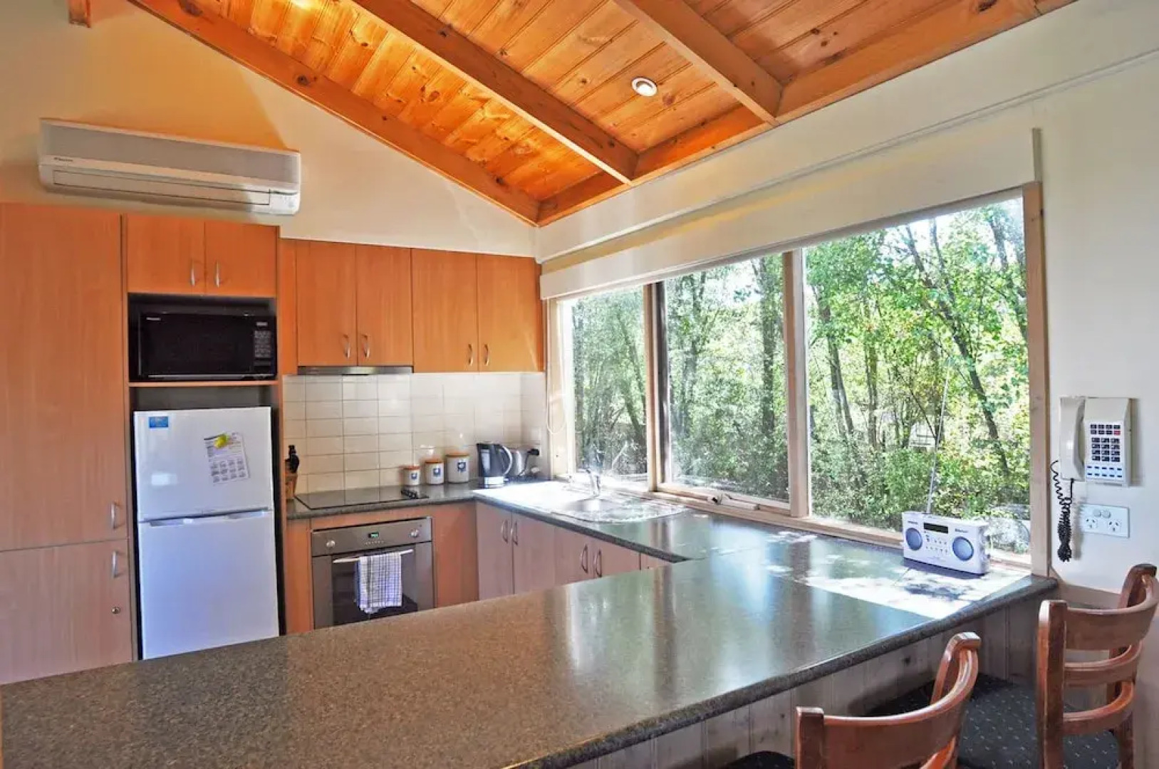 Archies Beachside Abode - Pet Friendly (Outside Only)