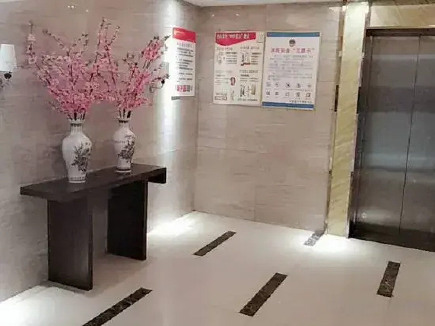 Shengjing Yijia Hotel (Gucheng Fanyang Road Underground Mall)