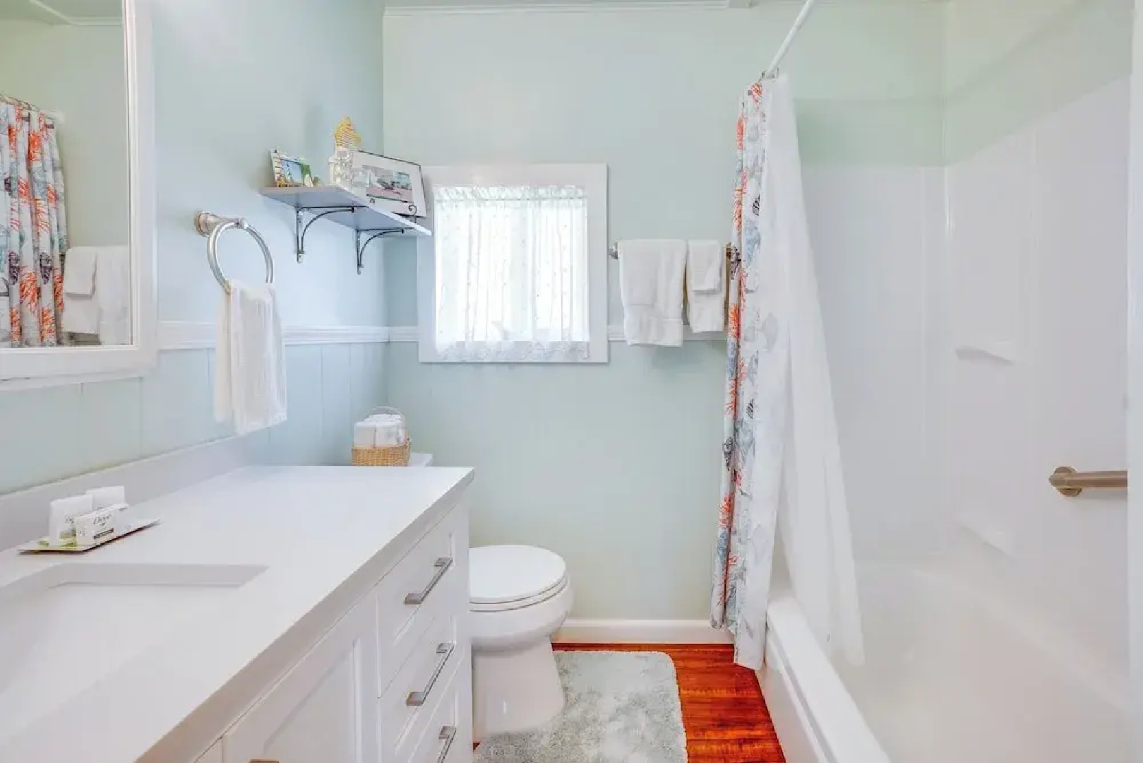 Walk to Gold Beach: Charming Cottage w/ Yard!