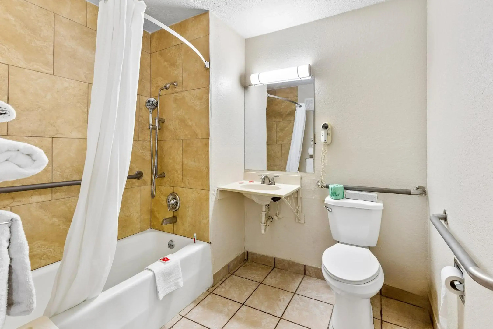 Econo Lodge Akron Copley Northwest