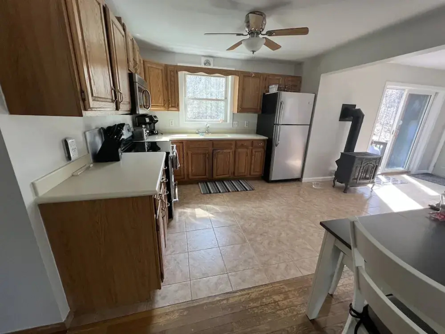 Charming Cottage Amidst Majestic Peaks 3 Bedroom Home