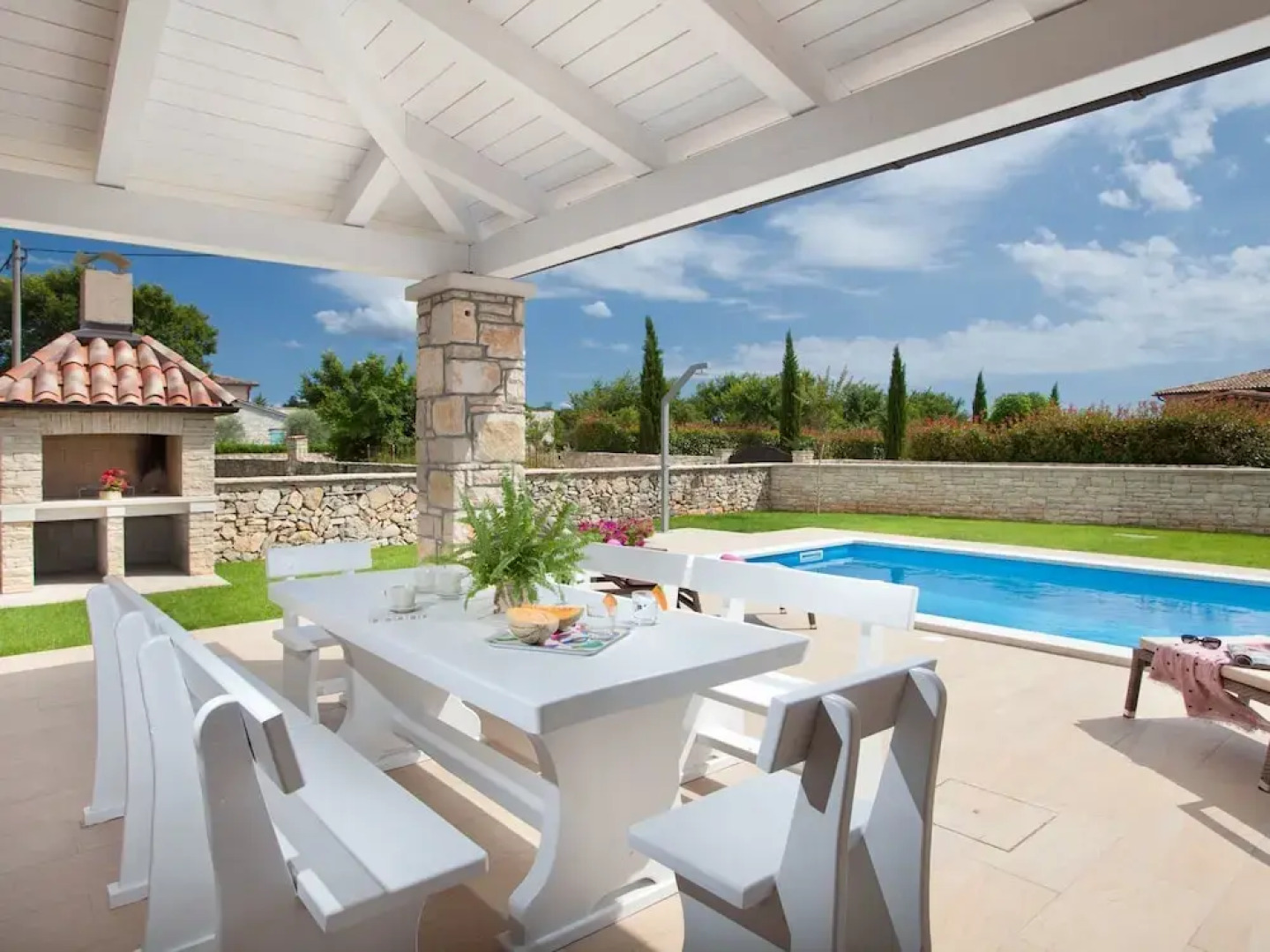 Charming Villa in Sveti Lovrec With Swimming Pool