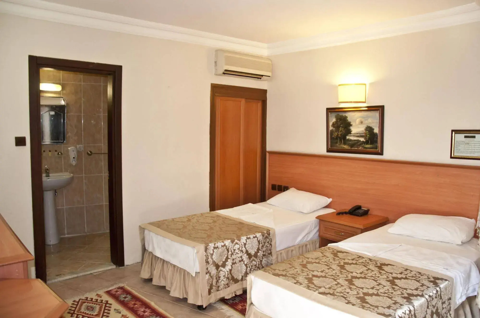 Ronax Hotel