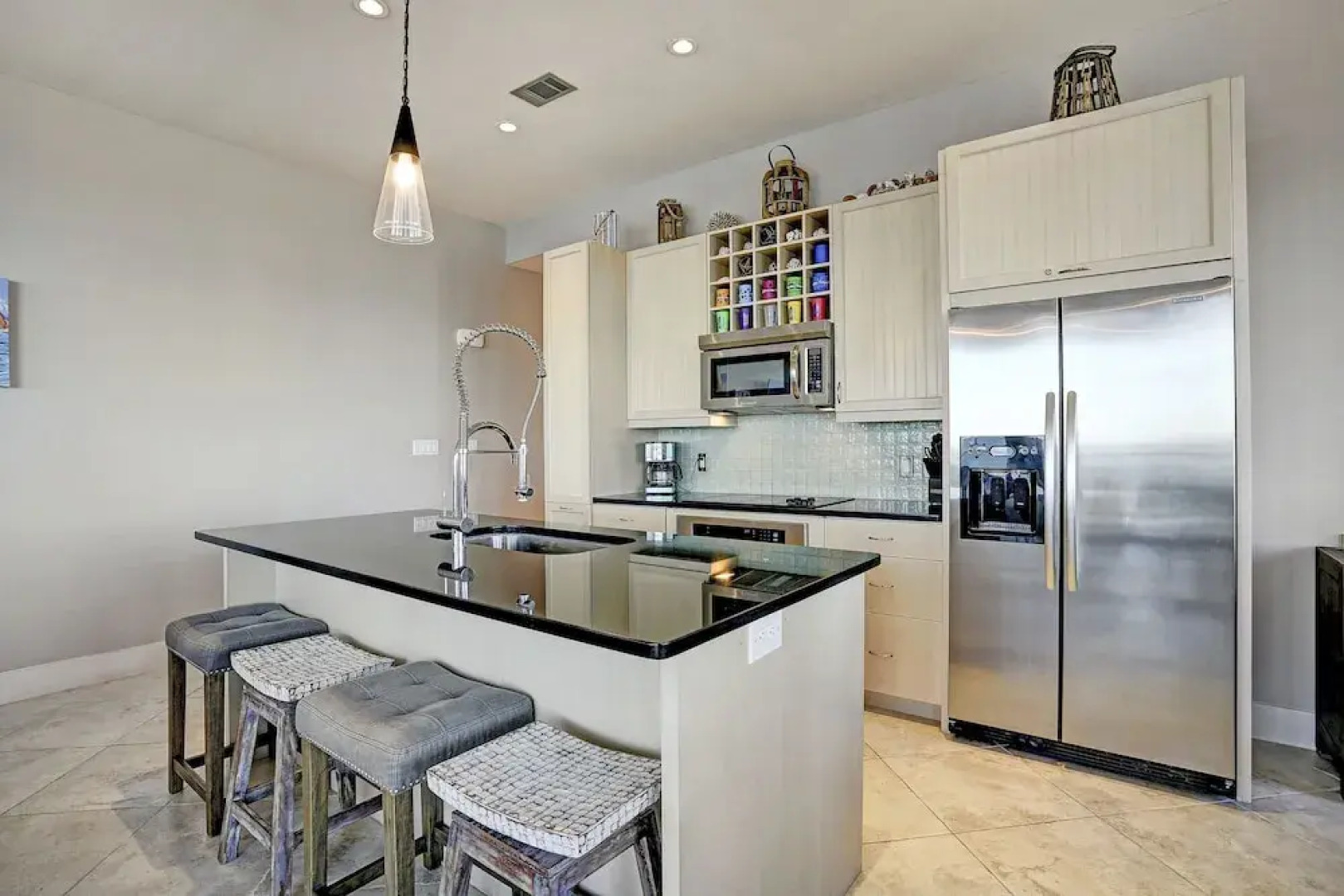 Diamond Beach 701 - Queen of Diamonds