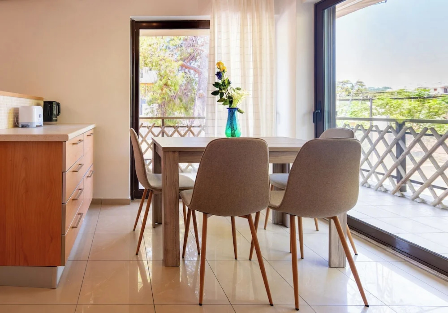 Phaedrus Living Moschato City Flat