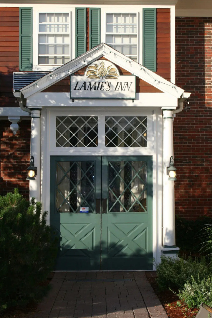 Lamie's Inn and The Old Salt Restaurant