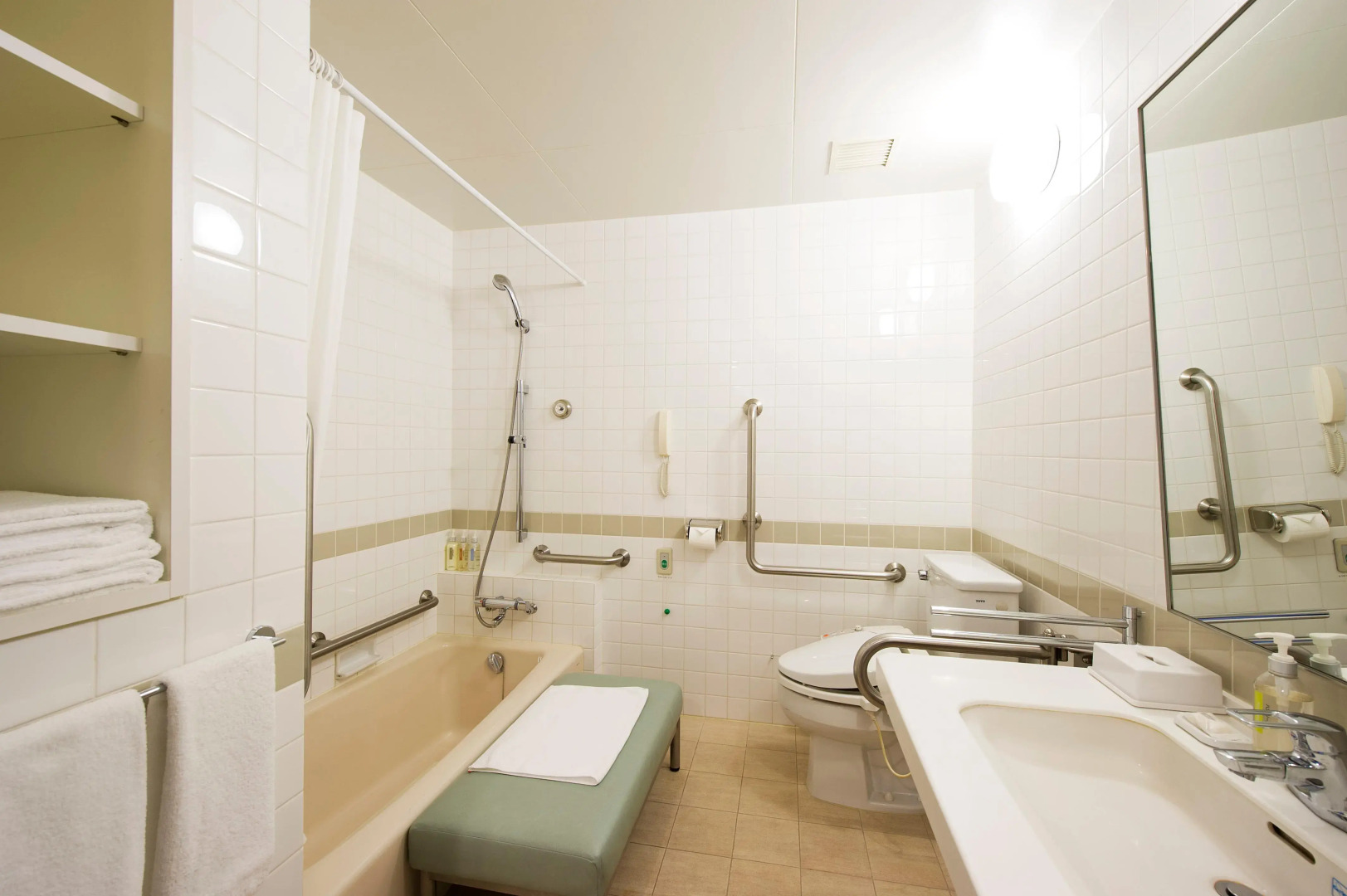 Отель ANA Crowne Plaza Hiroshima, an IHG Hotel