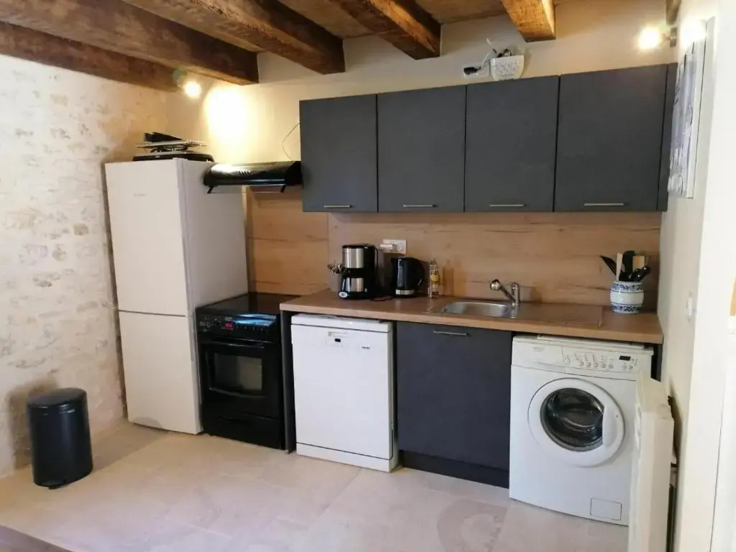 Gîte Ainay-le-Vieil, 5 pièces, 8 personnes - FR-1-586-15
