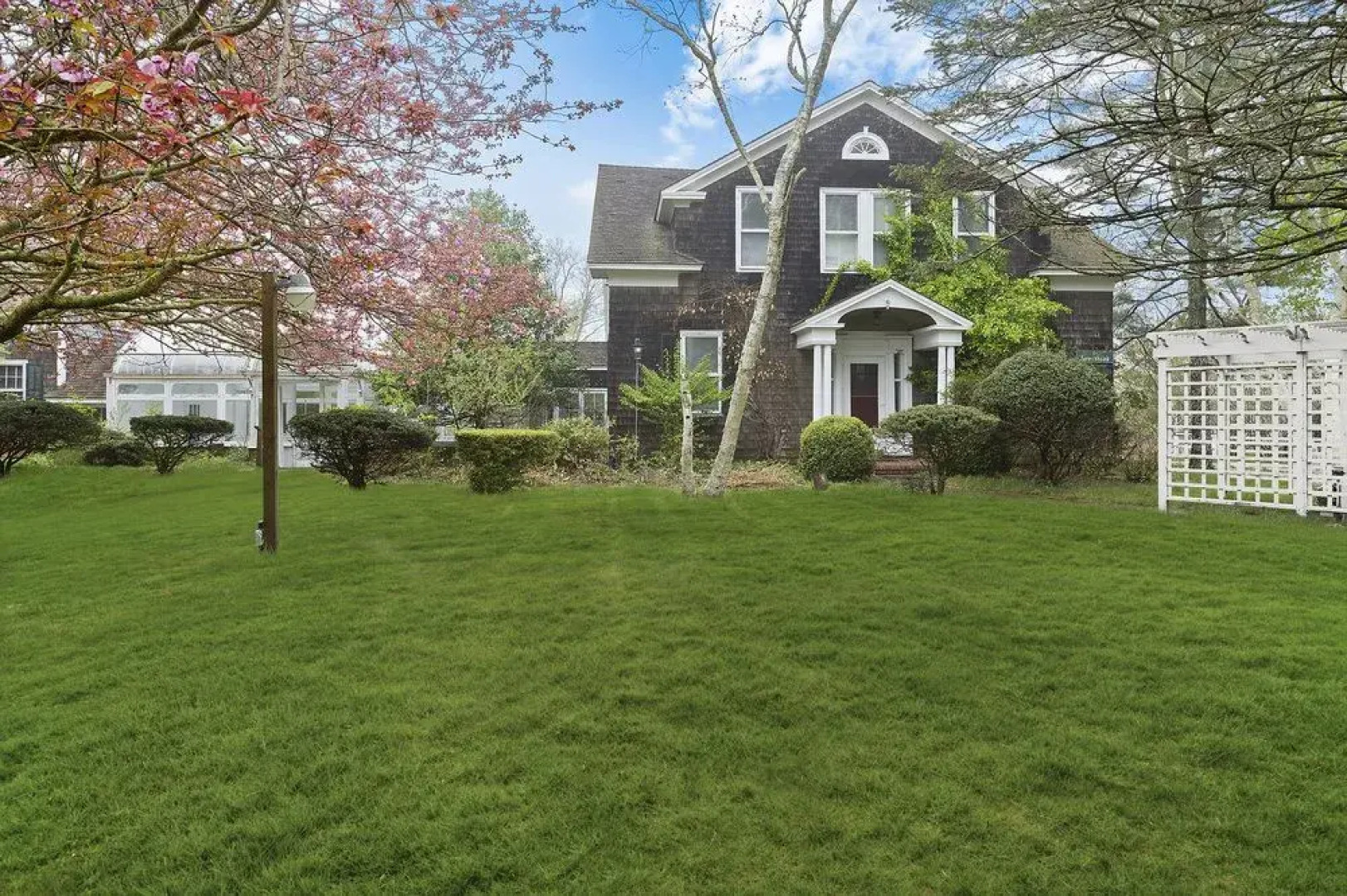 Village Latch Inn Hotel