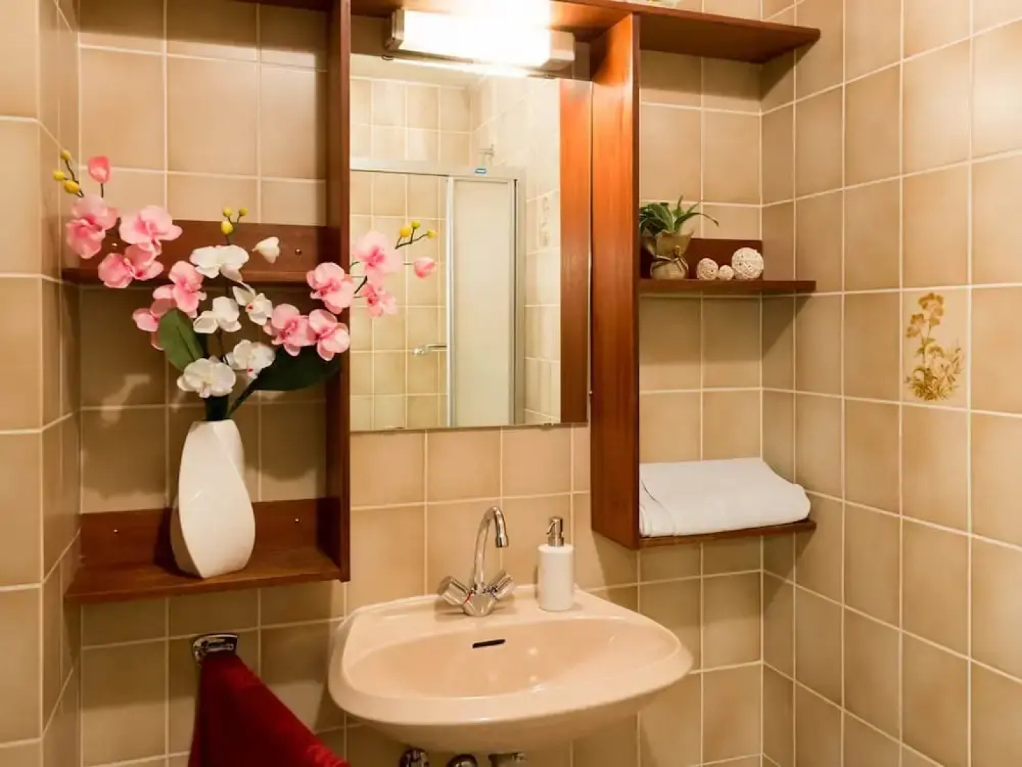 Apartment With Balcony and Oven, at a Nature Reserve Area