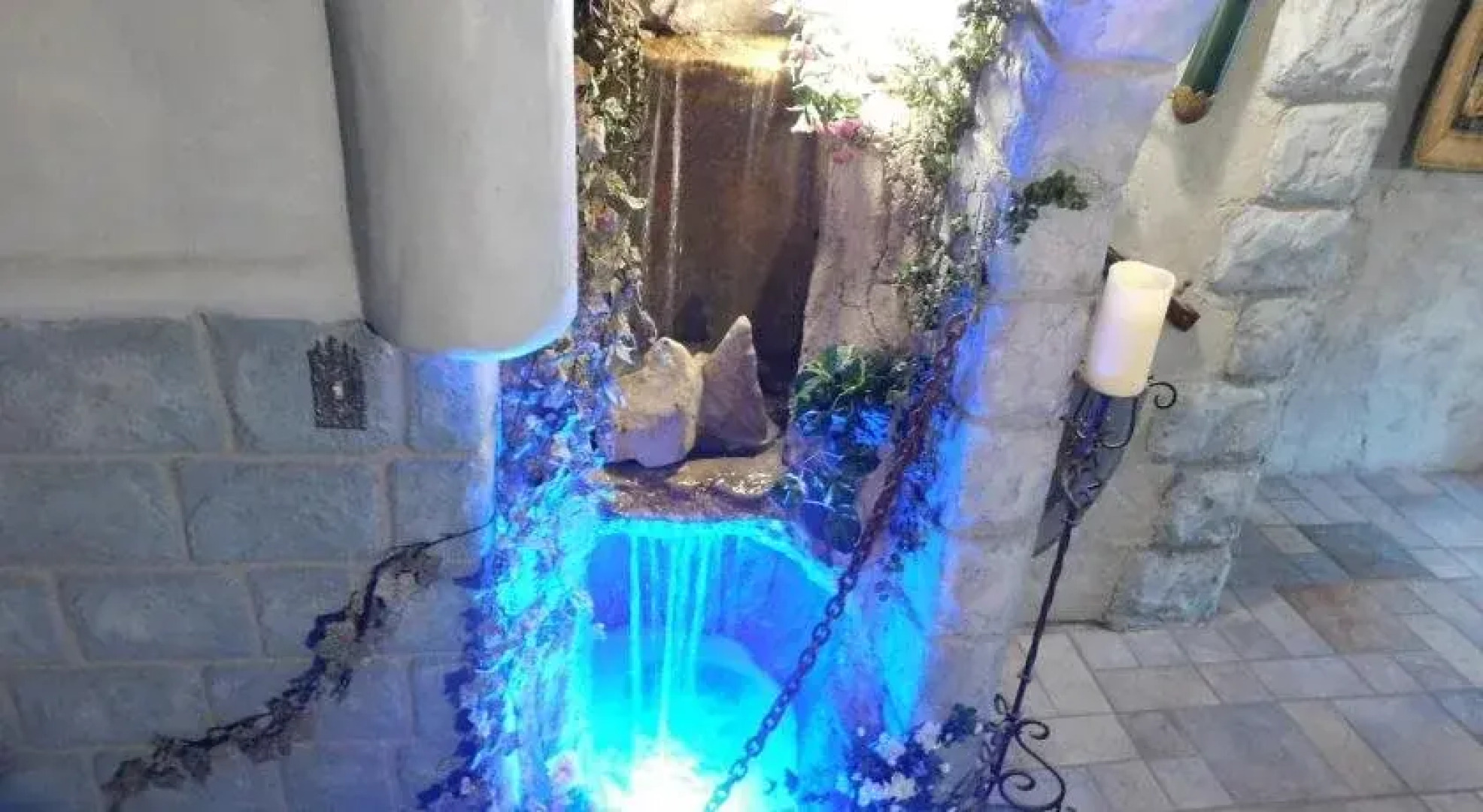 Castle Wood Theme Cottages- COUPLES ONLY