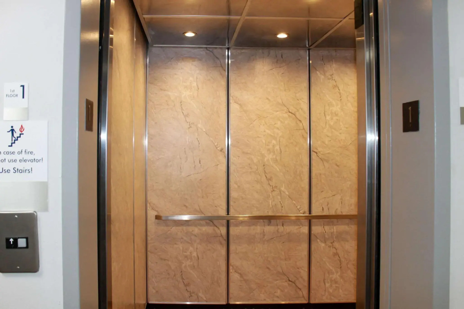 Clarion Pointe Bettendorf - Quad Cities