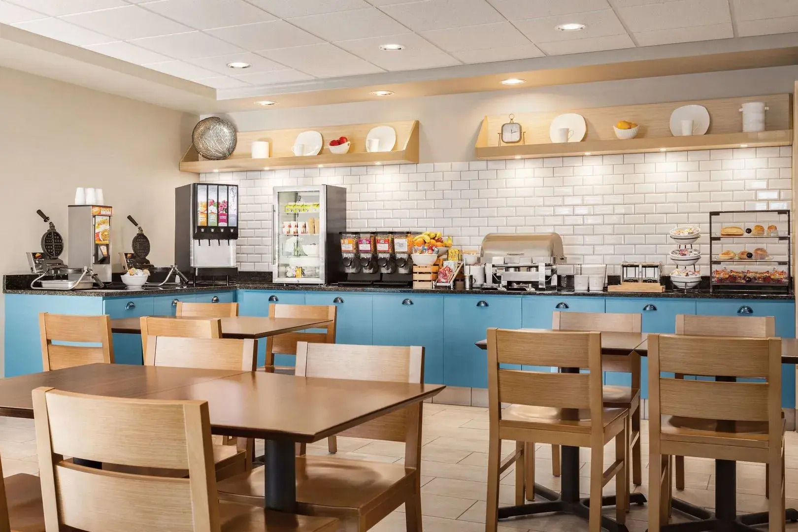 Country Inn & Suites by Radisson, St. Cloud East, MN