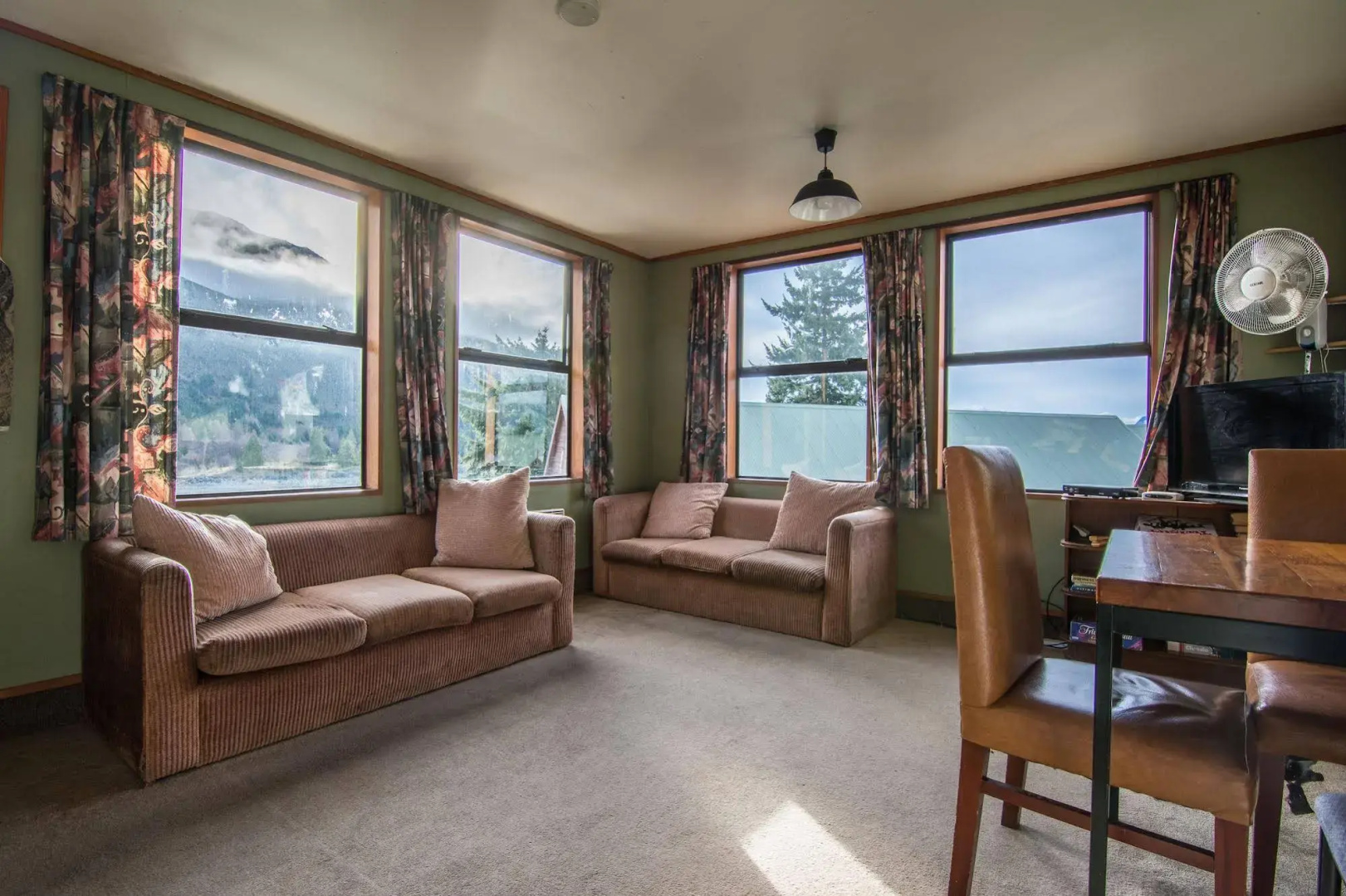 Lake Hawea Hostel