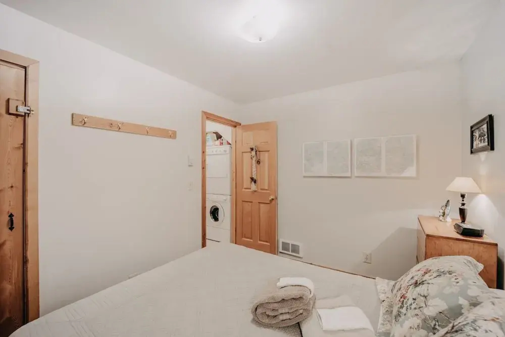 32mbr - Bbq - Pets Ok - Wood Stove - Sleeps 7 3 Bedroom Home by RedAwning