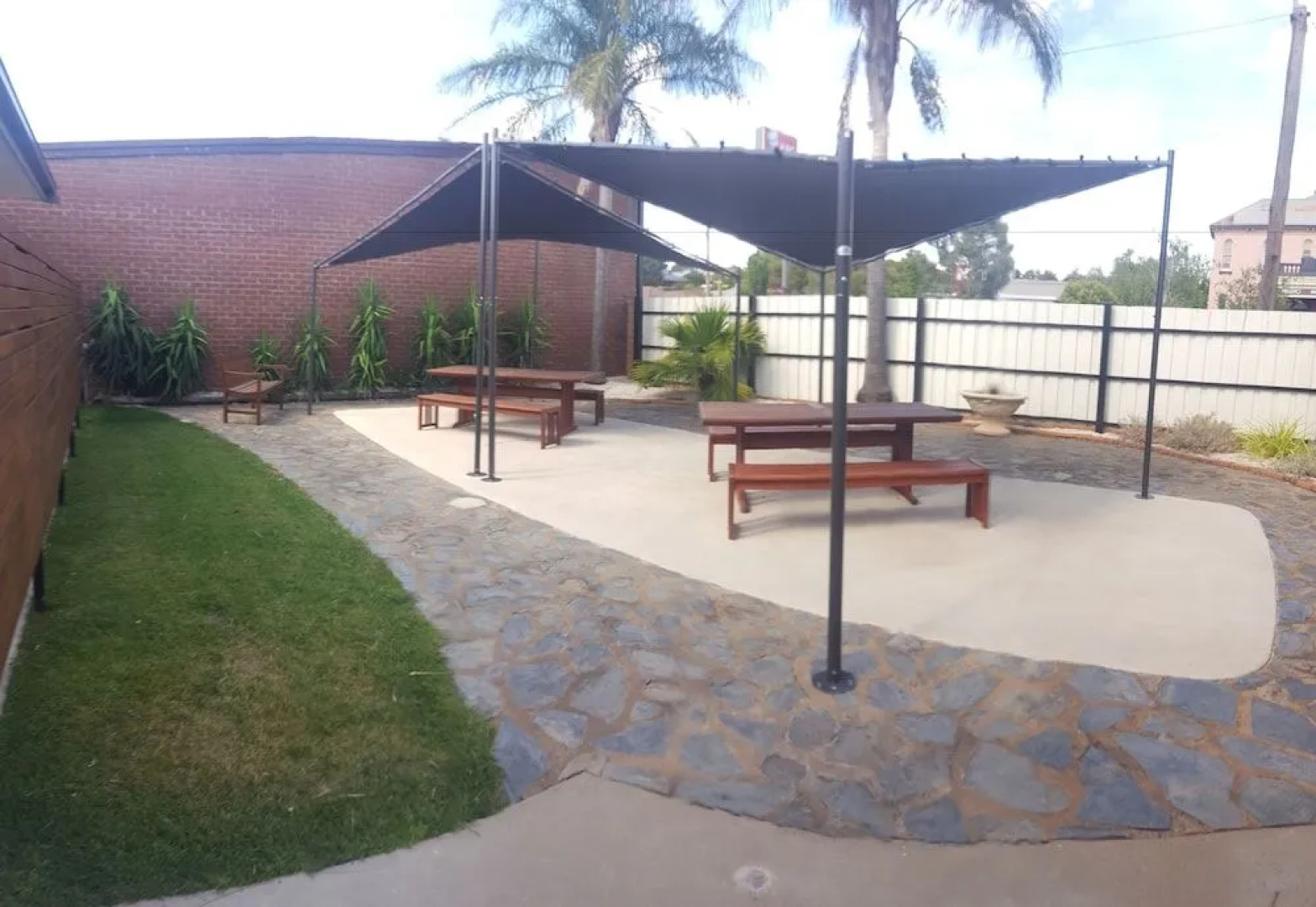 Town House Motor Inn