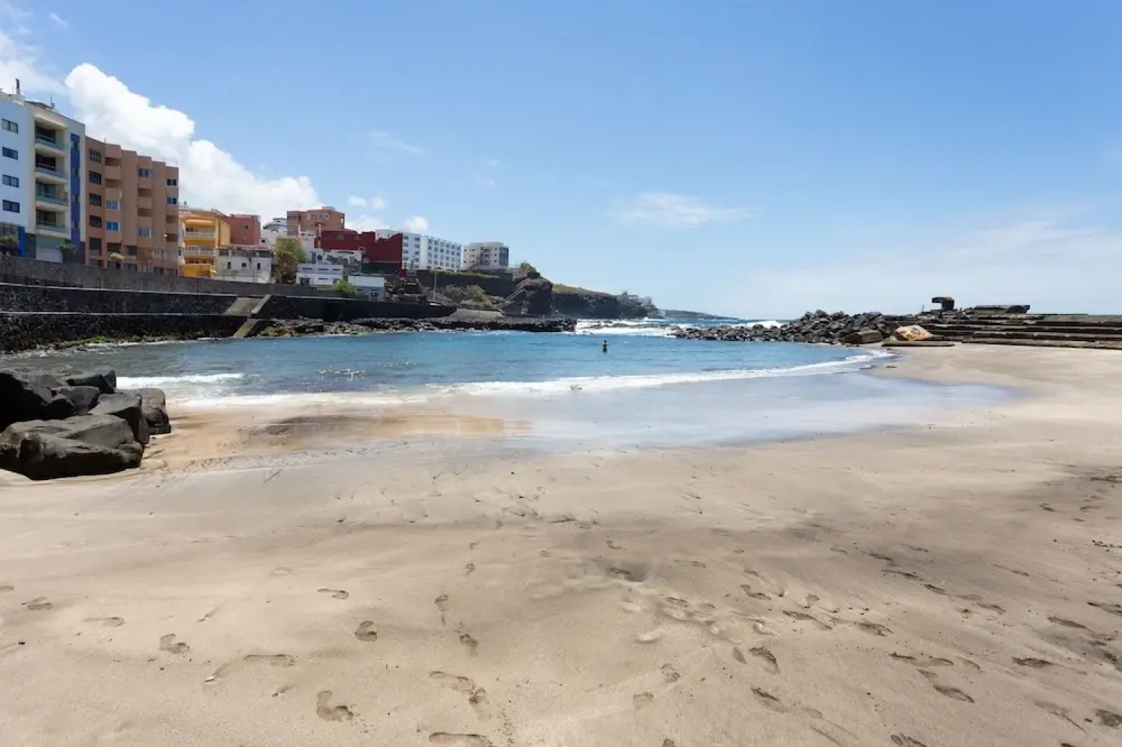 Frontline Bajamar with pool & gym