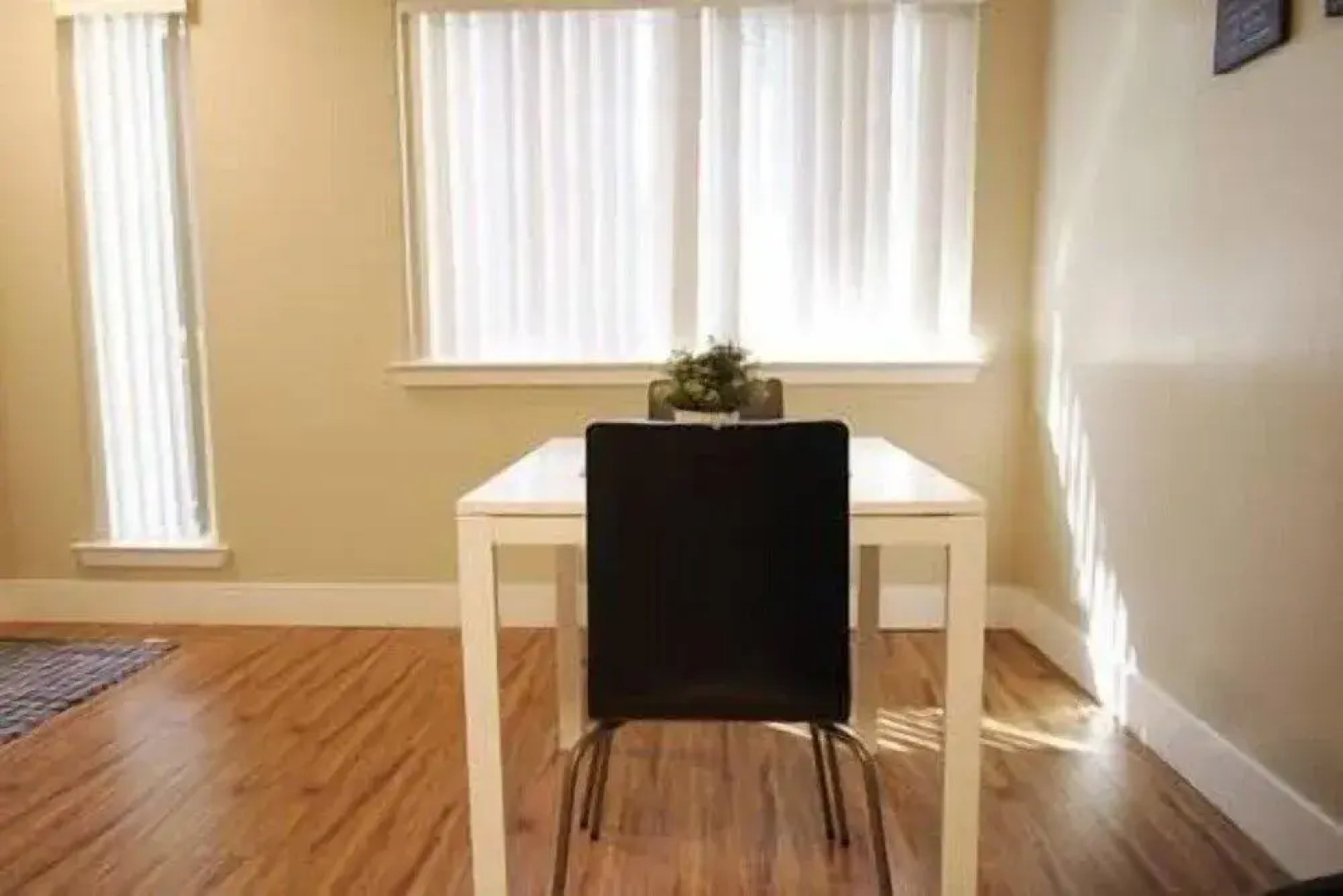 Furnished Washer & Dryer Near HWY 101