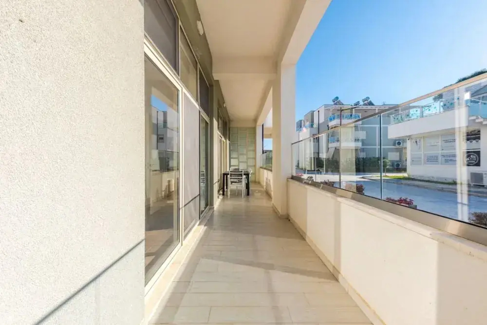 Spacious Apartment by the Beach - Tulipani