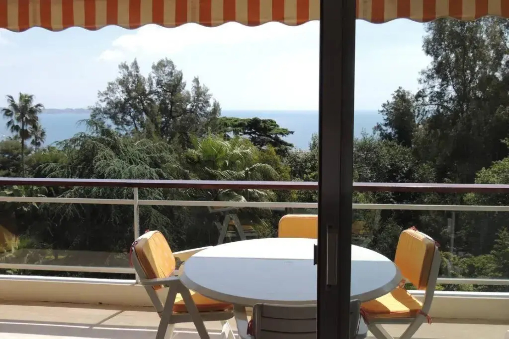 STUDIO STANDING VUE MER 2 PERS. 5 min.CANNES