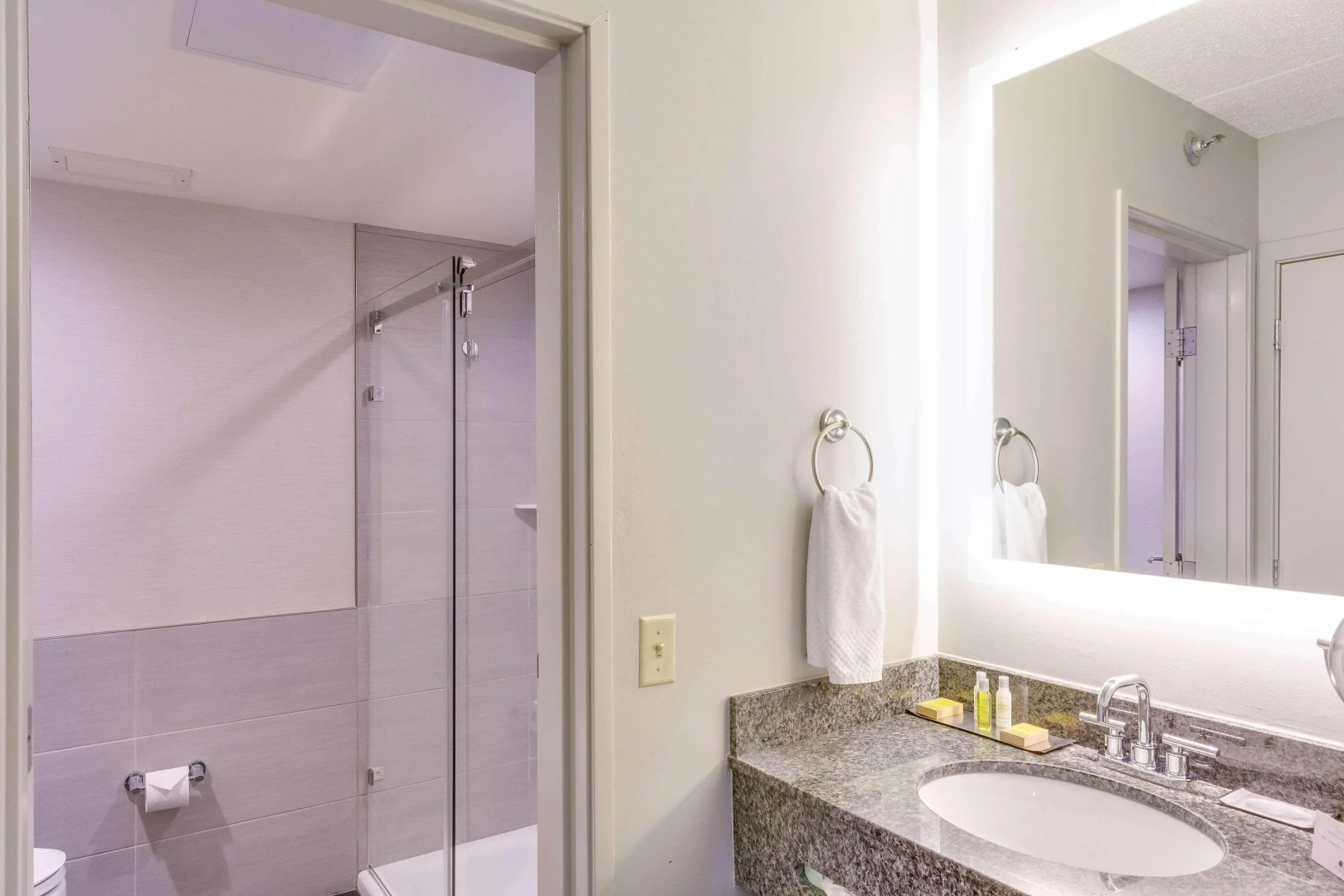 Doubletree by Hilton Hotel Racine Harbourwalk