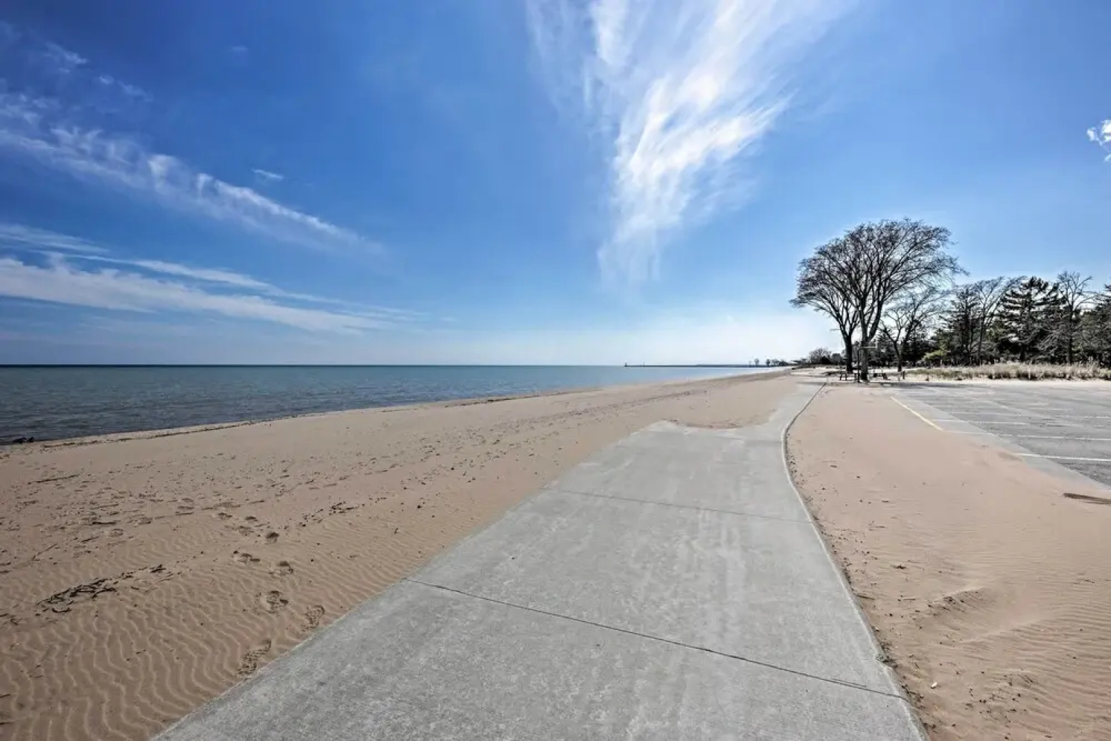 'ania's Retreat' w/ Deck: Walk to Lake Michigan!