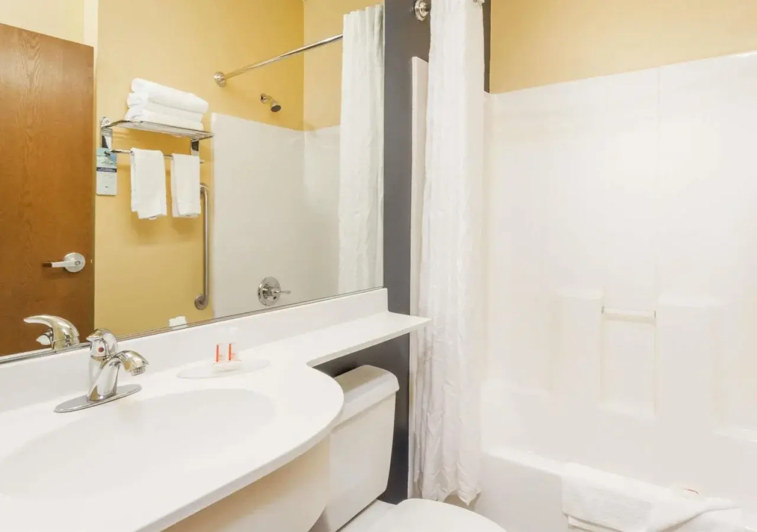 Microtel Inn & Suites