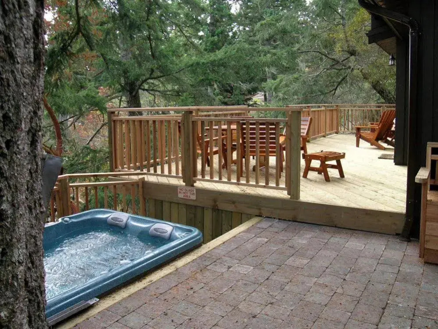 Madrona Cottage by BC Island Vacation Homes