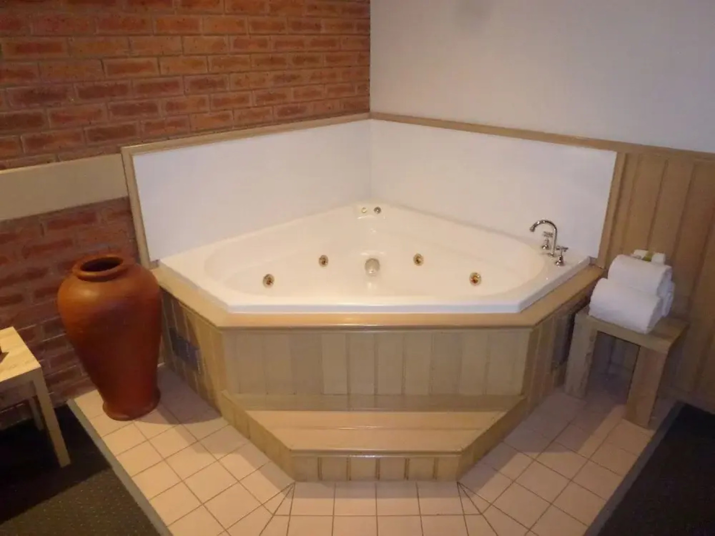 BEST WESTERN Colonial Motor Inn