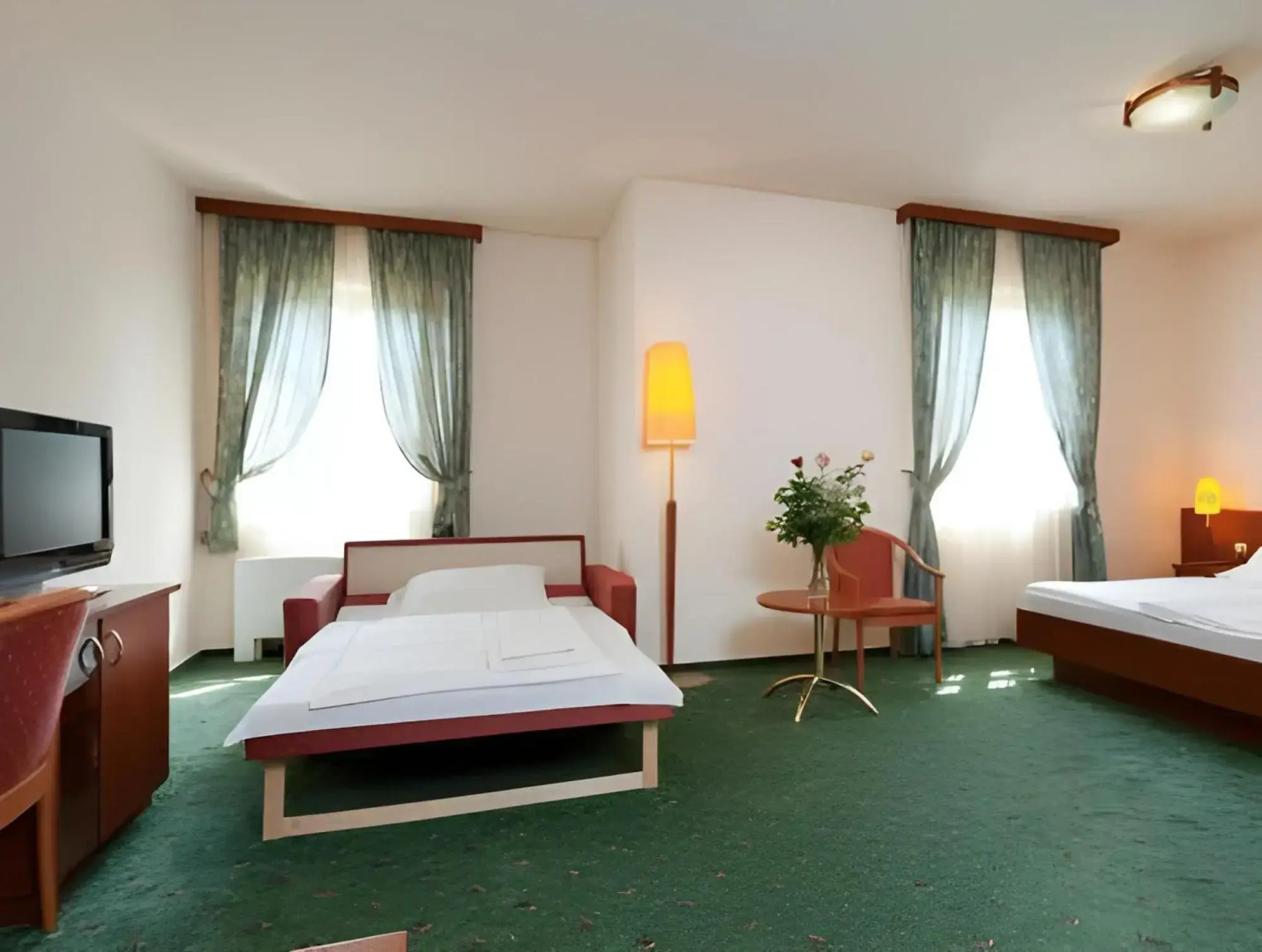 Gastland M0 Hotel & Conference Center