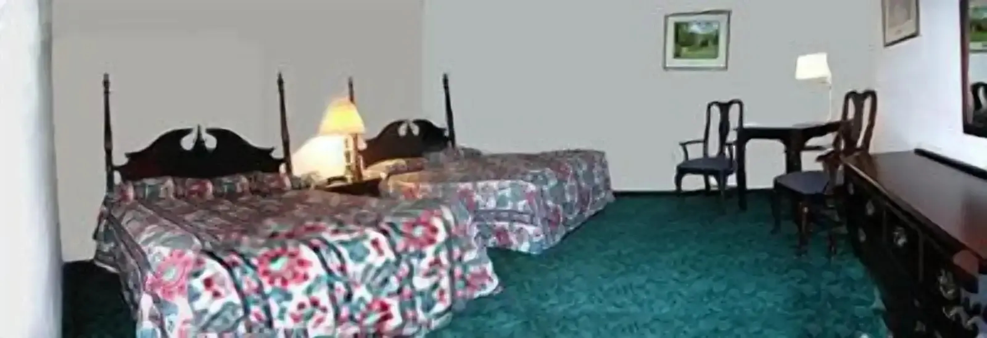 Sunday House Inn and Suites