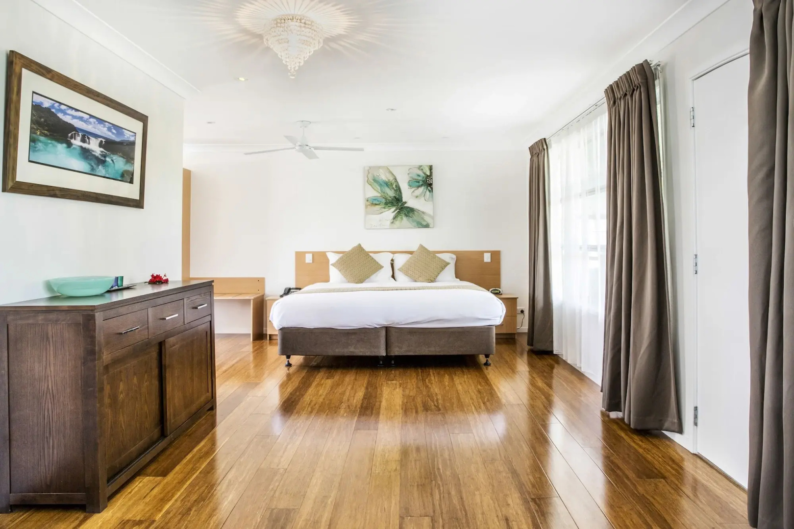 Paradise Hotel And Resort