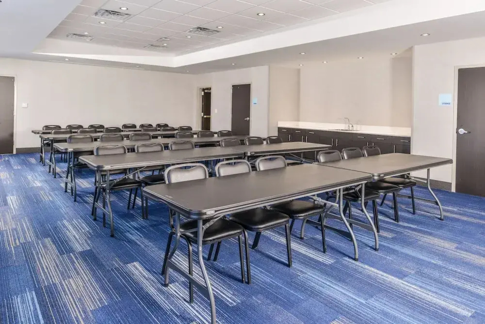 Holiday Inn Express & Suites Kansas City - Lee's Summit, an IHG Hotel