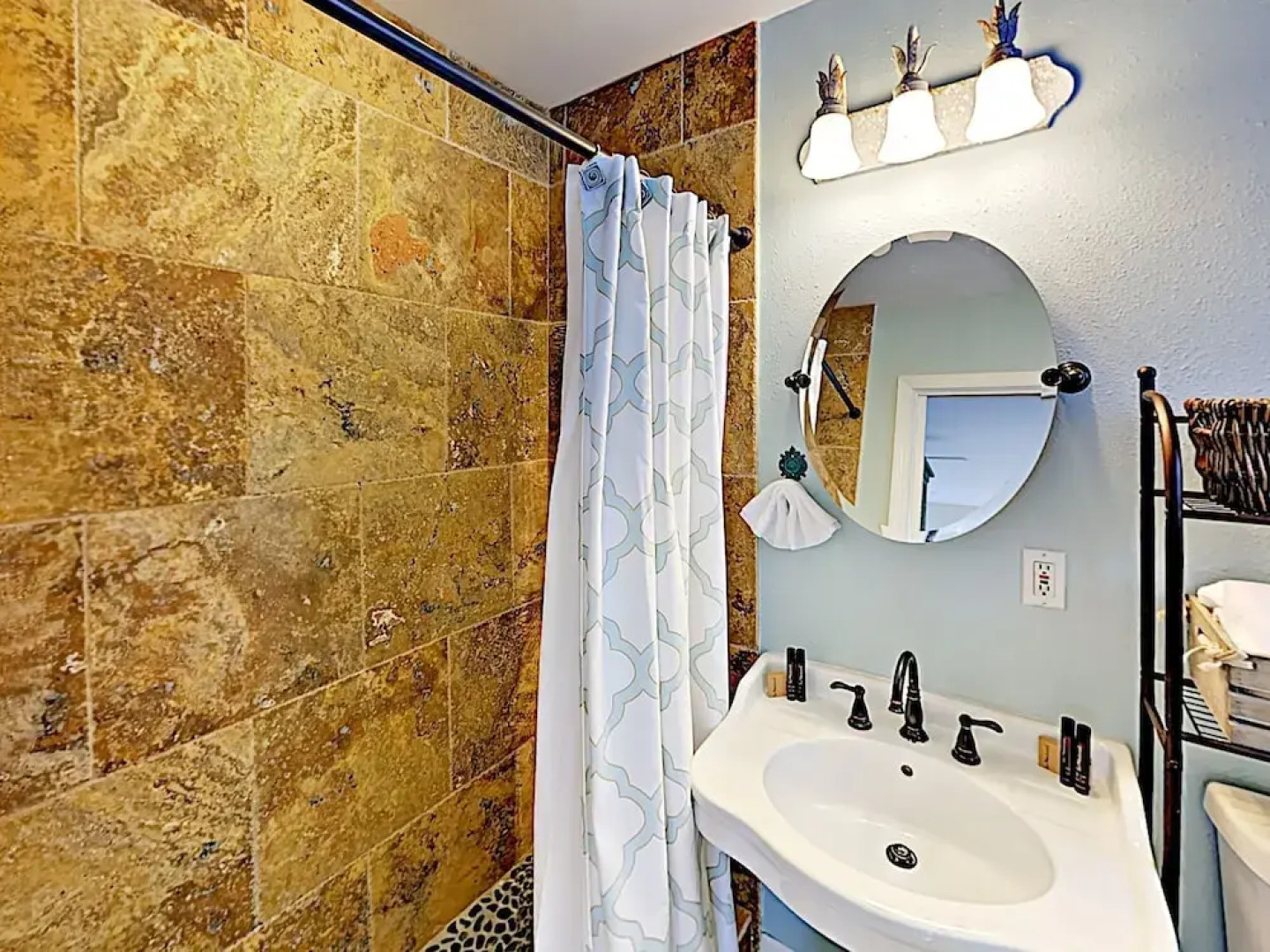 New Listing! Charming Getaway W/ Screened Pool 2 Bedroom Home