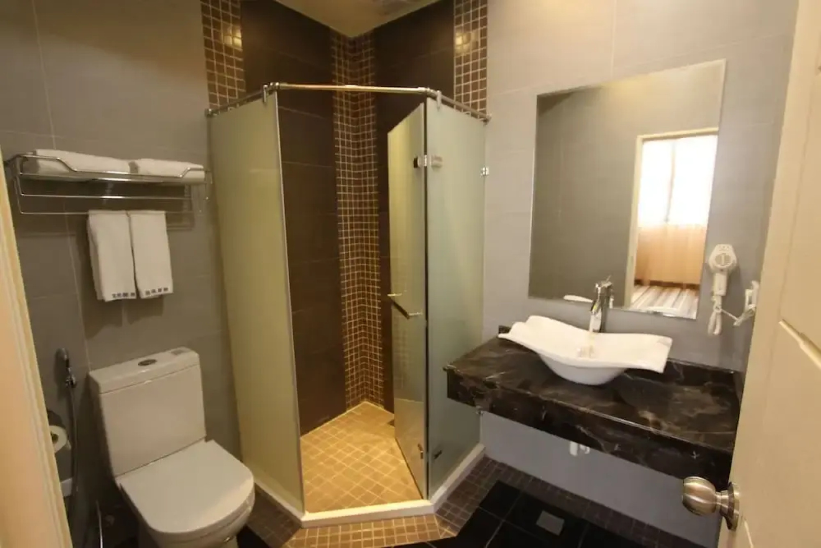 Bravo Ling Jing Hotel