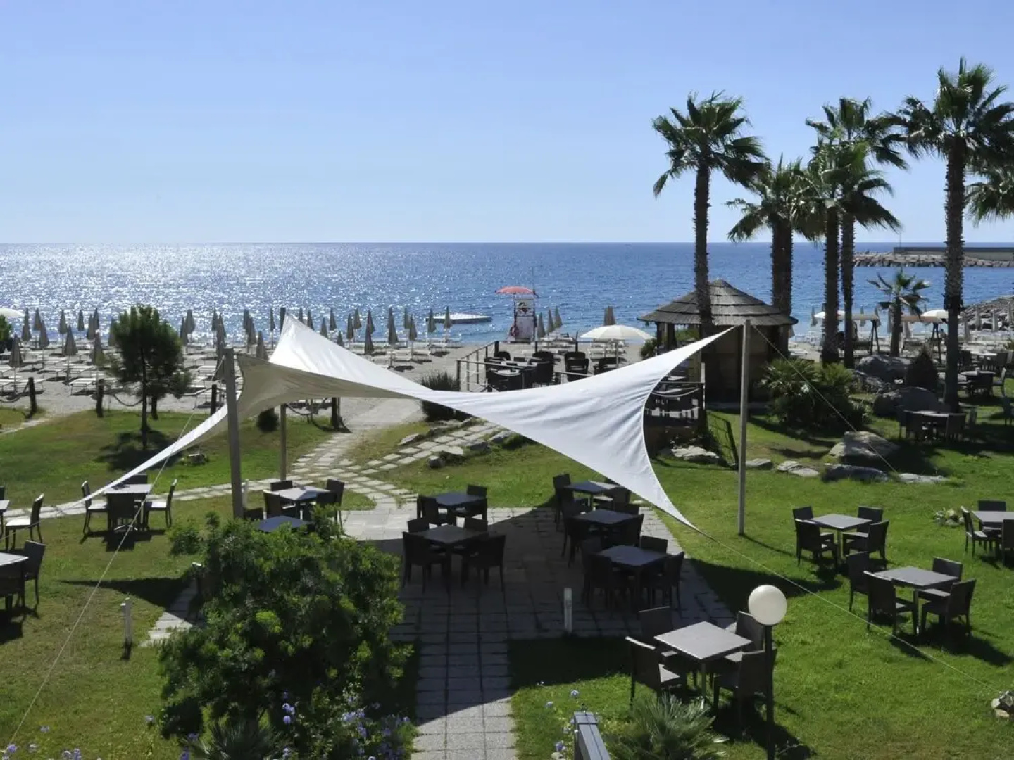 Comfortable Apartment With AC, Terrace or Balcony by the sea