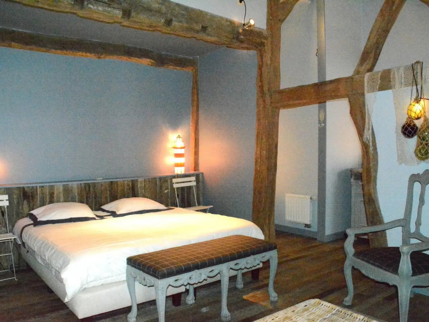 Charming Holiday Home In Bièvre With Sauna