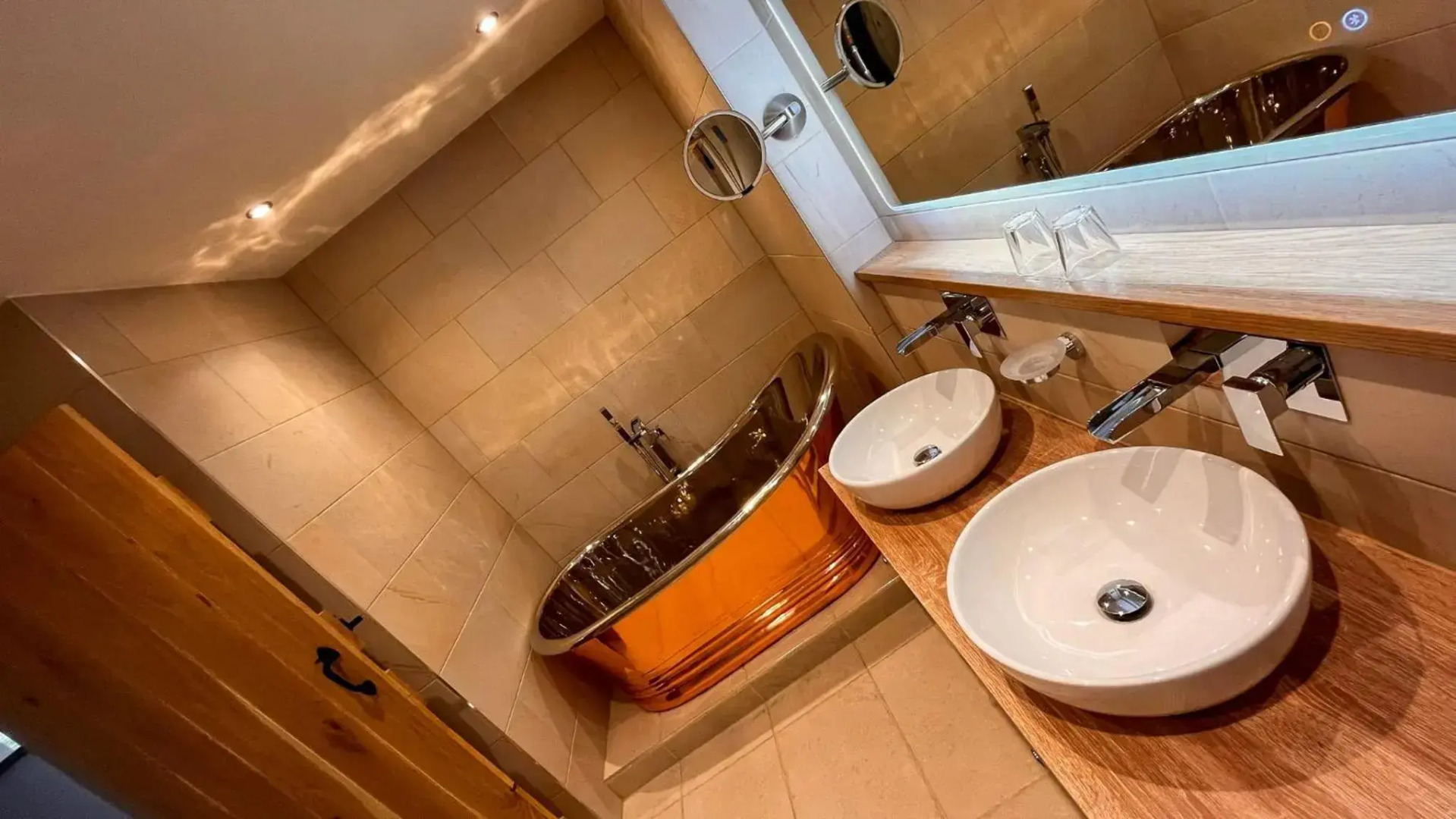 The Golden Fleece Inn