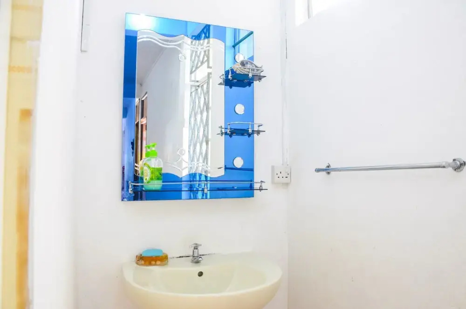 Charming 2-bed House in Chemin Grenier